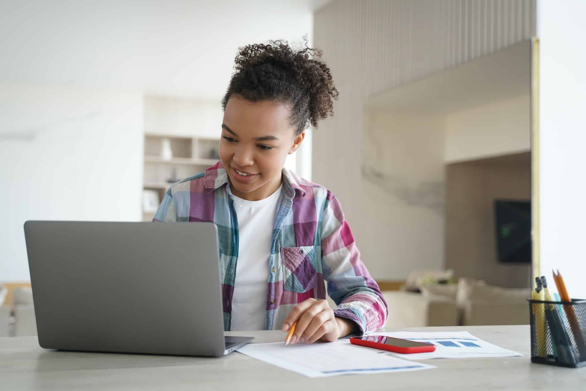 Formation à distance : comment motiver et engager les apprenants à travers l’écran