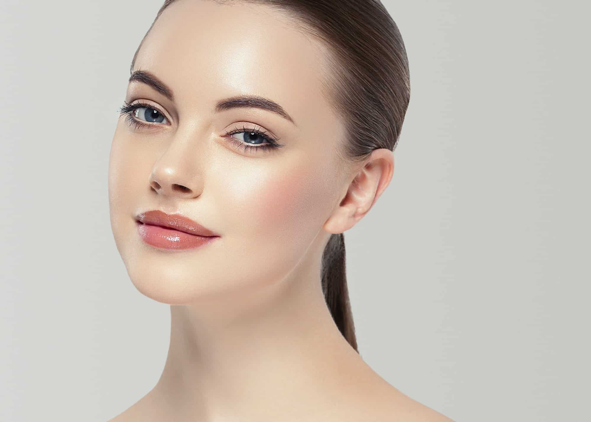 Maquillage naturel : guide pour un look frais et éclatant